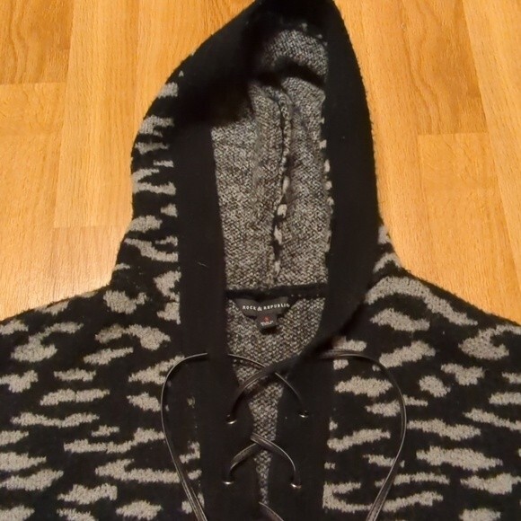 Rock & Republic Sweater Womens Size Small Hooded V-Neck Animal Leopard Print - Picture 7 of 7